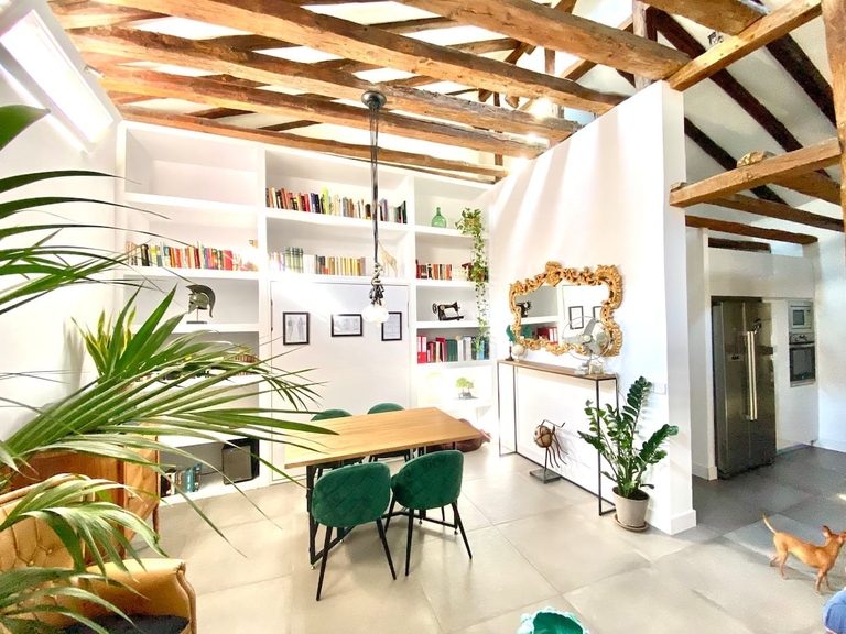 Spacious apartment in Malasaña